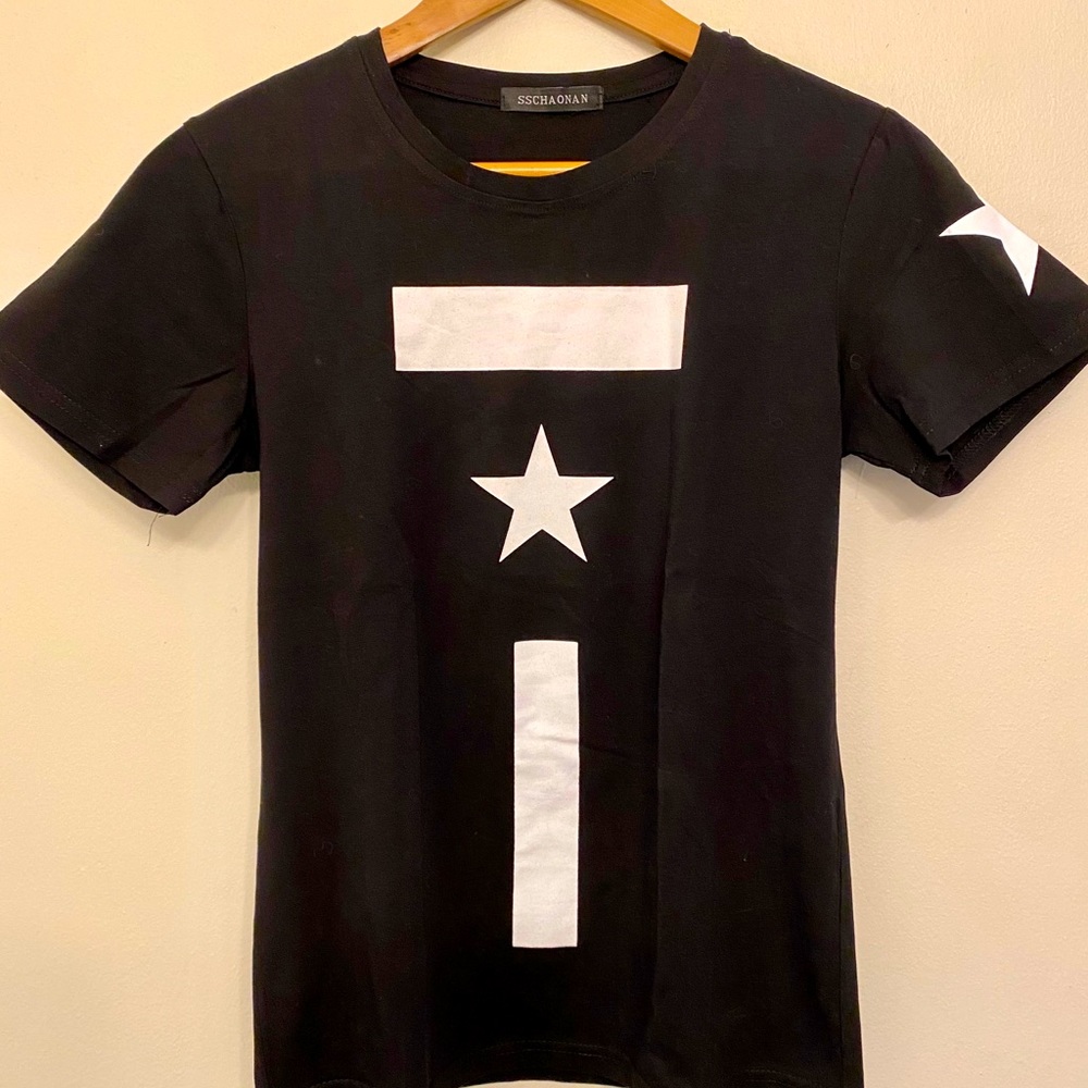 Used Mens black shirt!